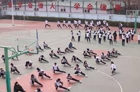 把LPL都打到没人了！Faker和T1续约4年，打到2029年，粉丝绝望了